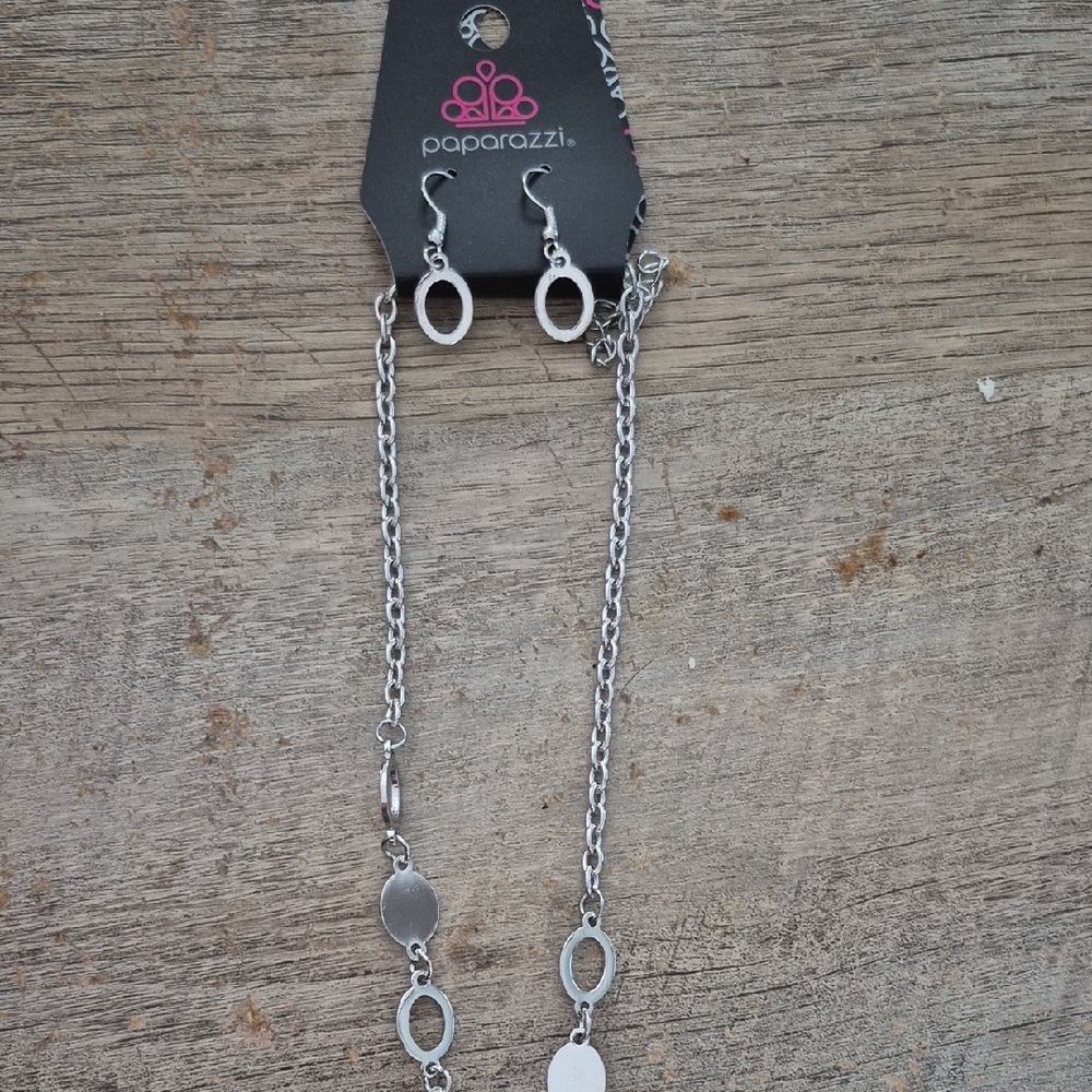 Paparazzi Silver Oval Necklace and Earring Set